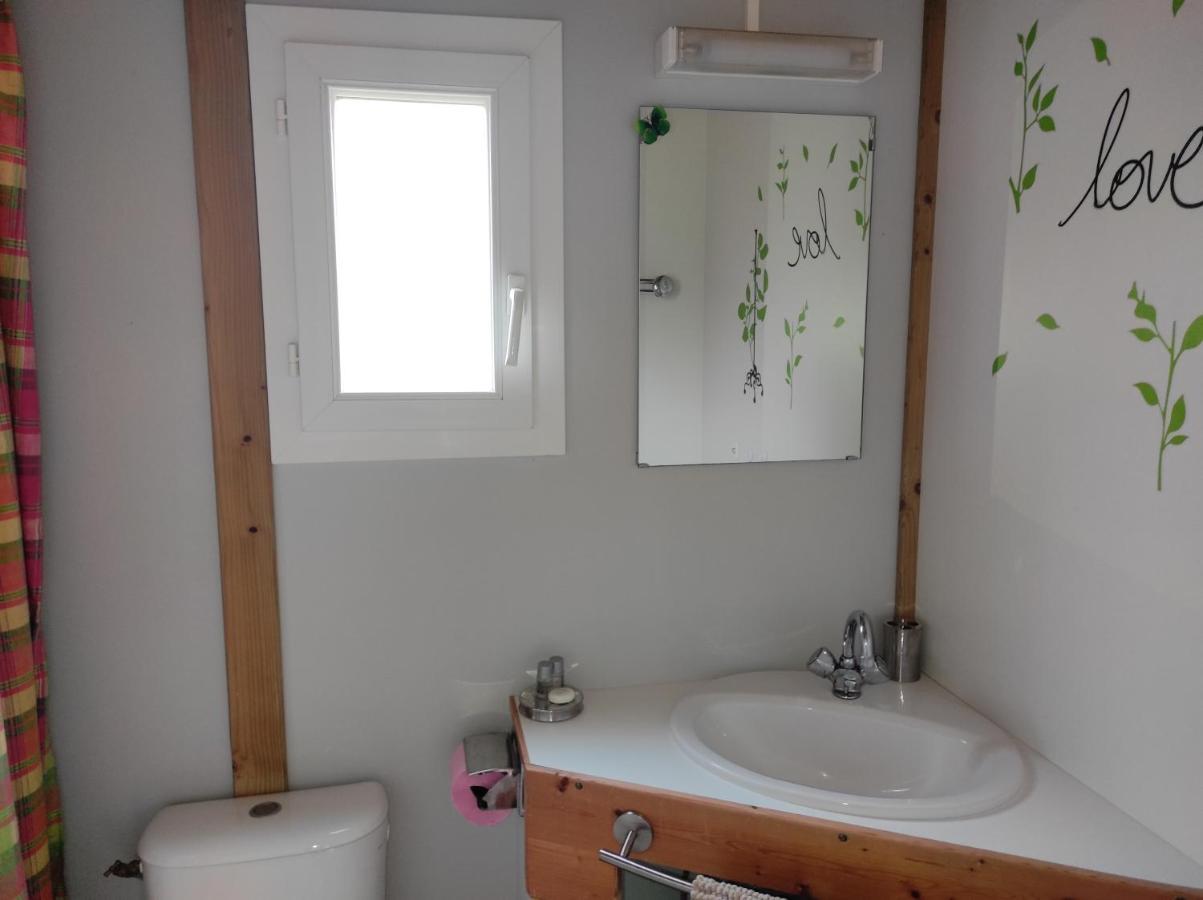 Chalet Simple Au Camping L'Etruyere Au Lac La Tardiere 外观 照片