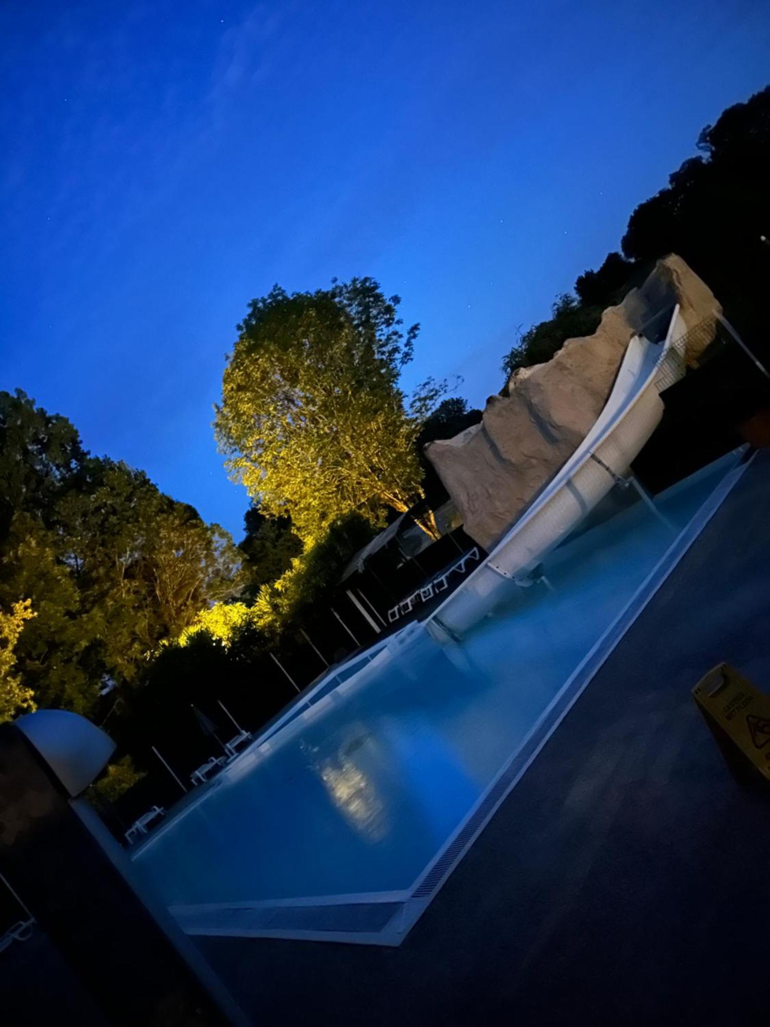 Chalet Simple Au Camping L'Etruyere Au Lac La Tardiere 外观 照片